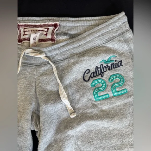 Y2K Hollister Cropped Jogger Pant - Picture 3 of 4